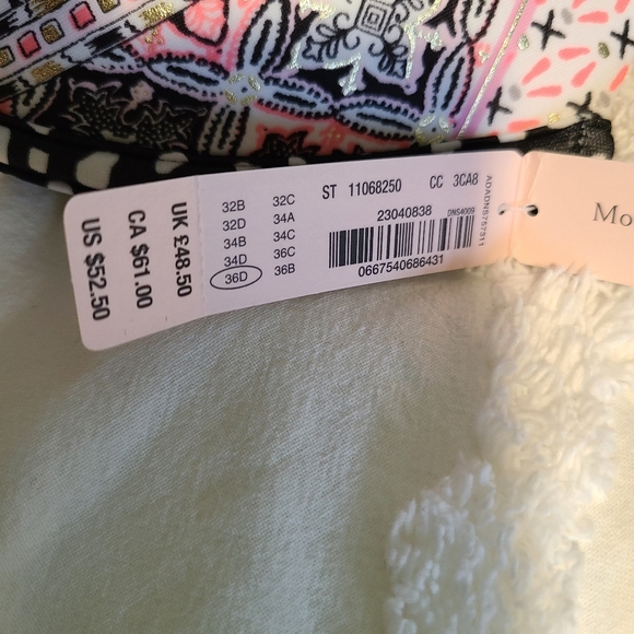 Victoria's Secret bikini - Picture 2 of 3